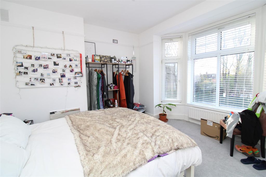 Property photo 3 of 5 Bedroom