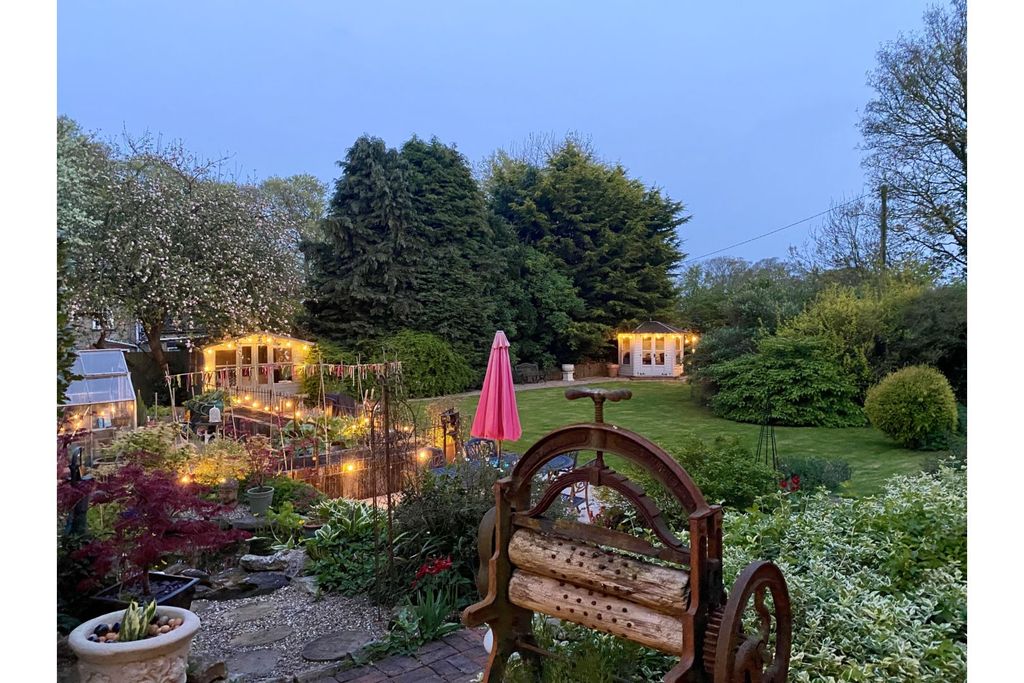 Property photo 3 of 42