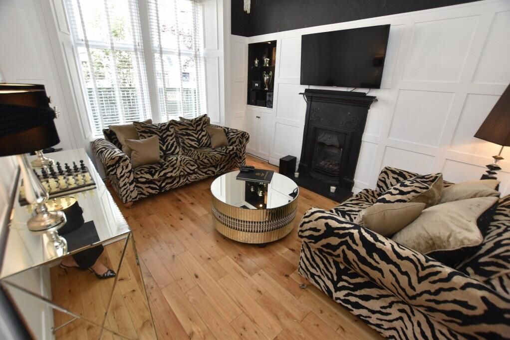 Property photo 3 of 17 Living Room