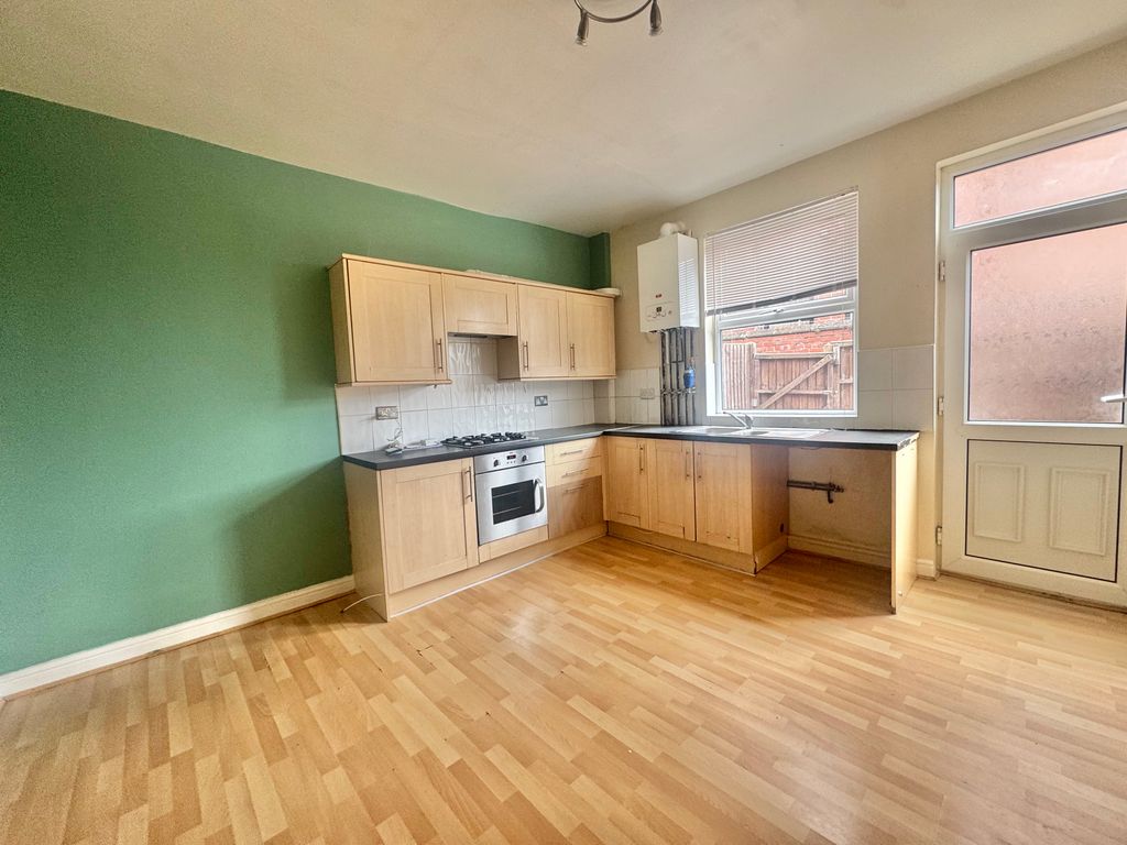 Property photo 3 of 7 Kitchen
