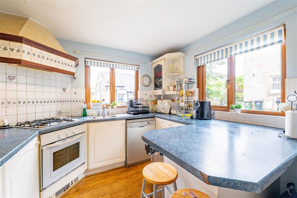 Property photo 3 of 32 Kitchen