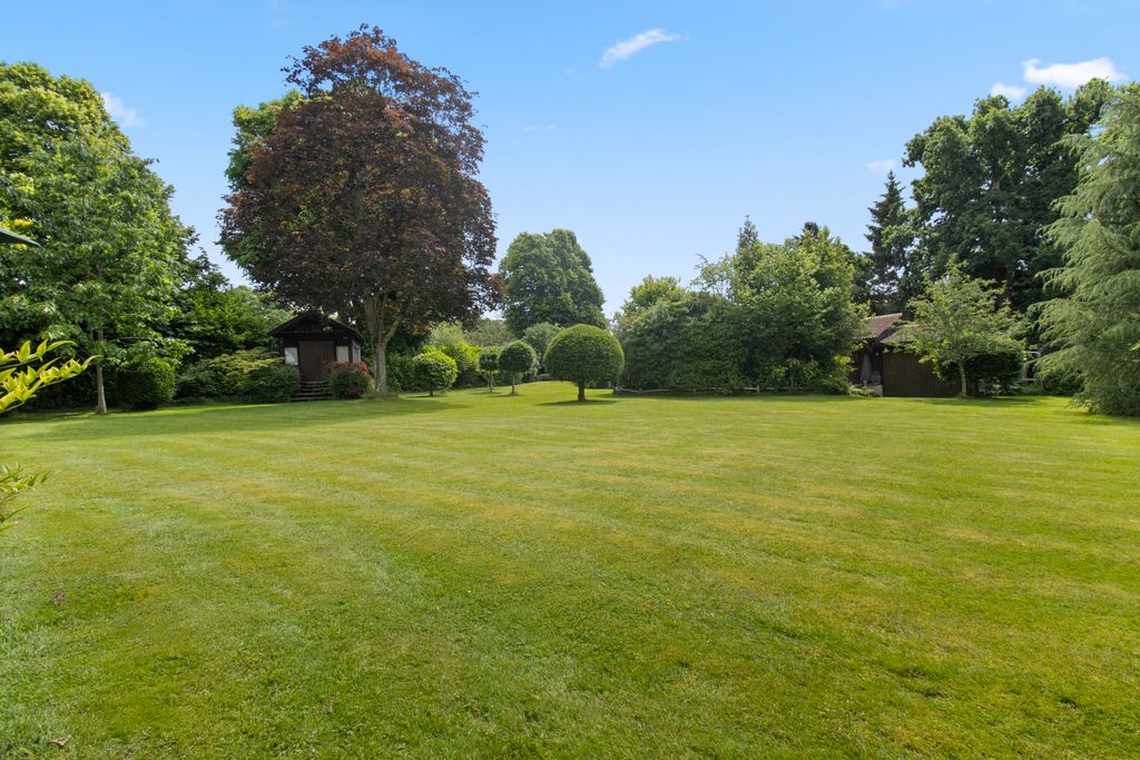 Property photo 2 of 51 Garden