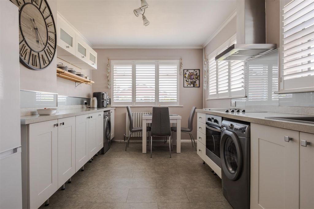 Property photo 3 of 21 Kitchen