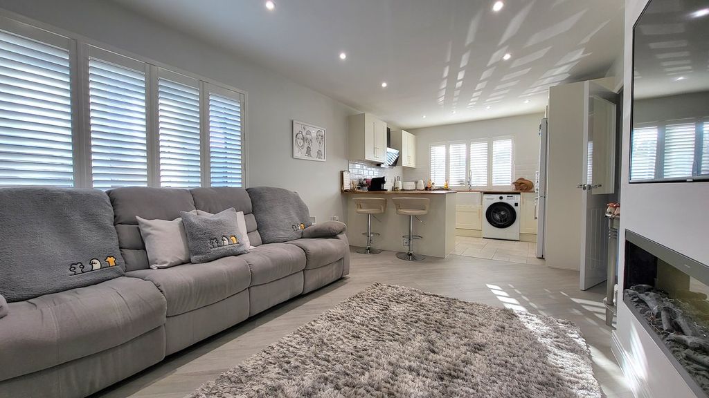 Property photo 2 of 26