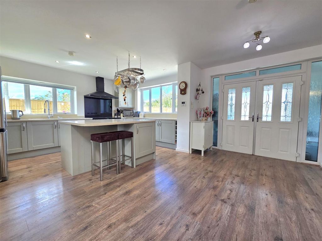 Property photo 3 of 26