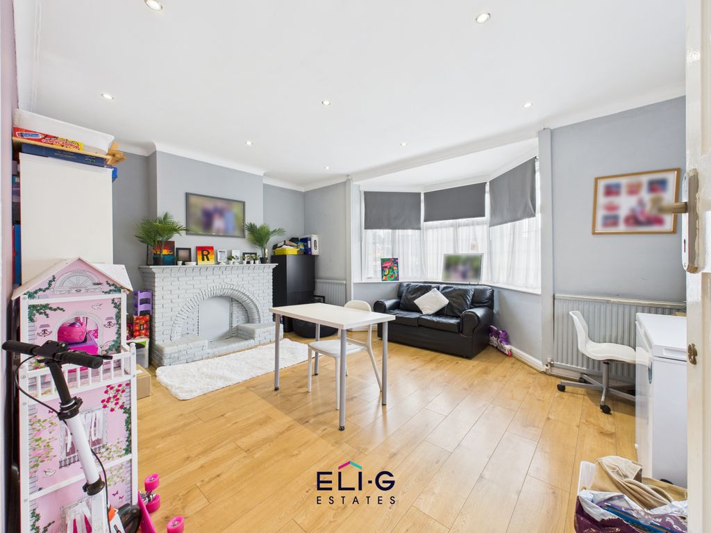 Property photo 3 of 16 Gallery