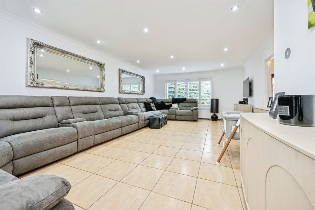 Property photo 3 of 18