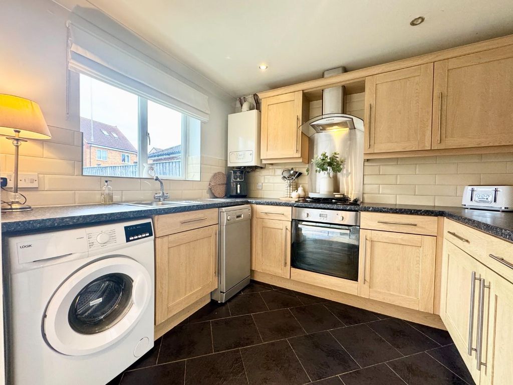 Property photo 3 of 19 Kitchen