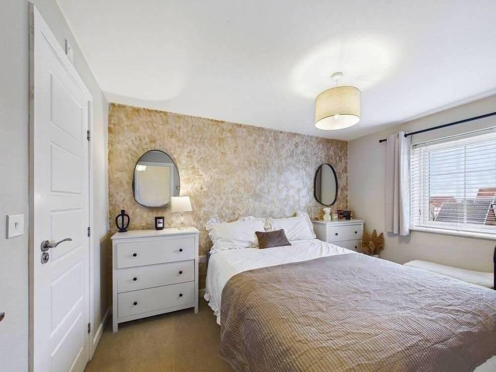 Property photo 3 of 14 Bedroom