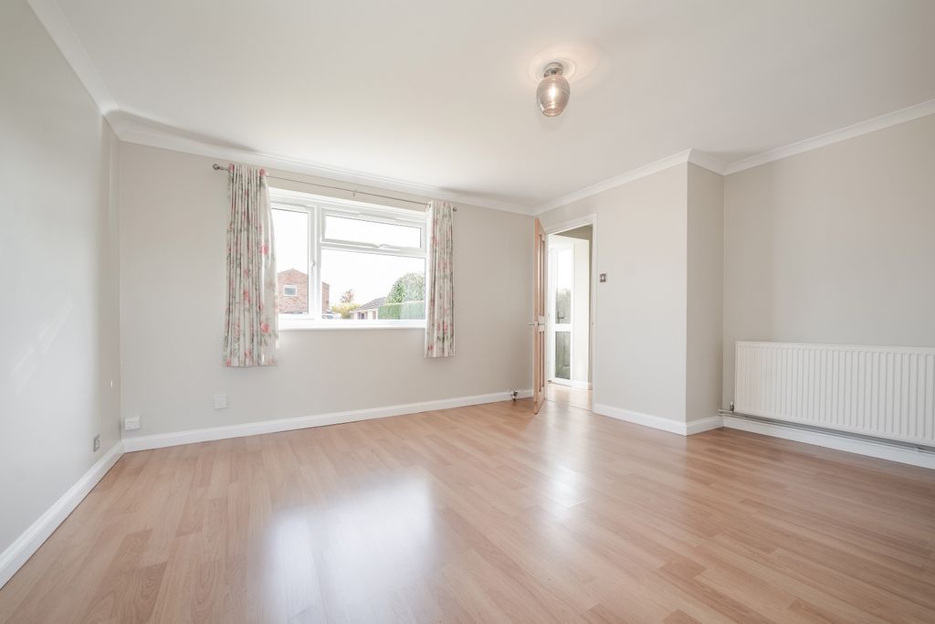 Property photo 2 of 16 Living Room