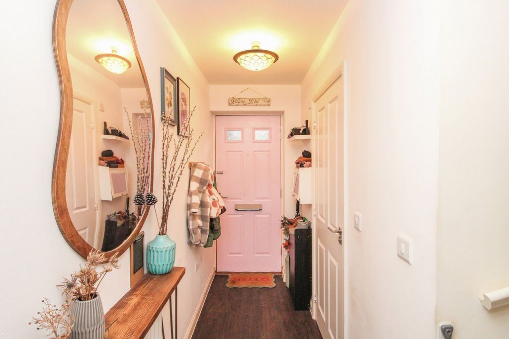 Property photo 2 of 15 Entrance Hall