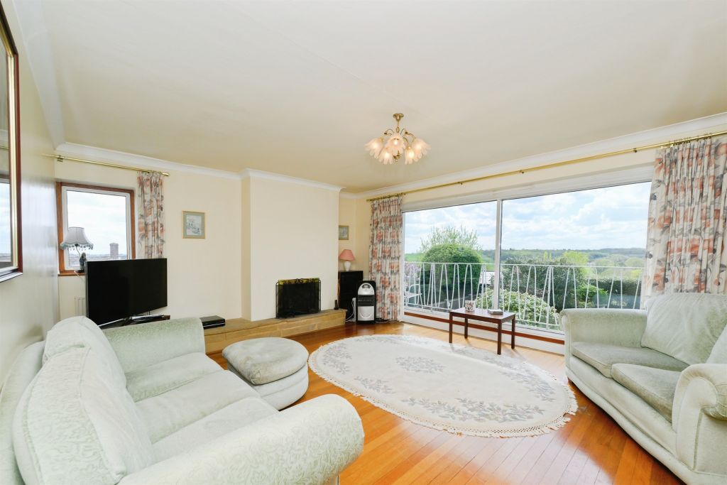 Property photo 2 of 28