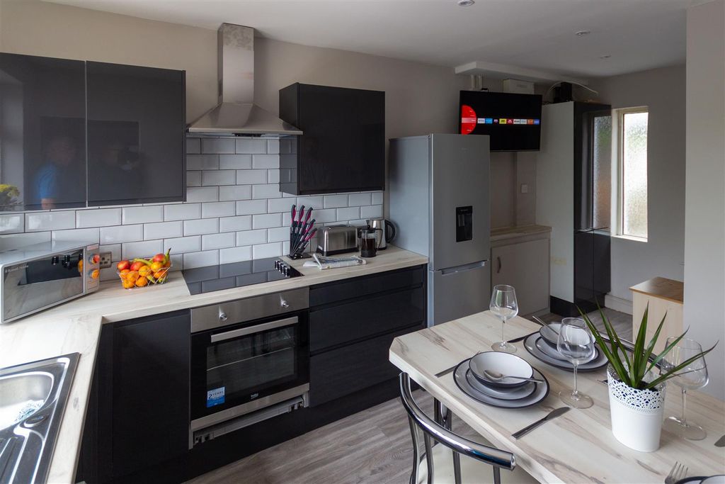 Property photo 2 of 7 Shipley-38.Jpg
