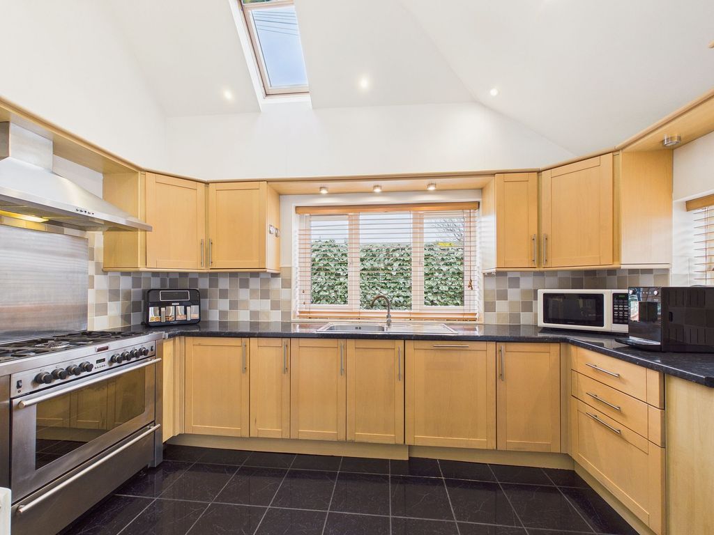 Property photo 2 of 15 Kitchen