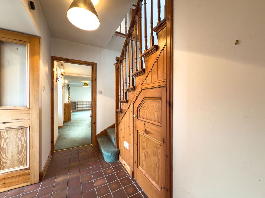 Property photo 2 of 33