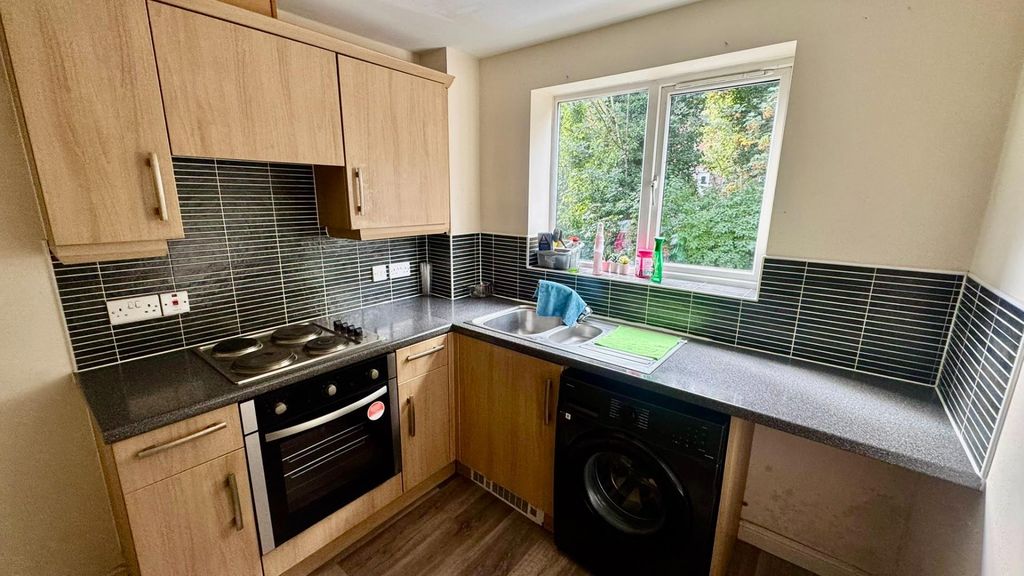 Property photo 3 of 8 2d563Eac-Eebb-47F6-B1Eb-Eb165dc17682 (1).Jpeg