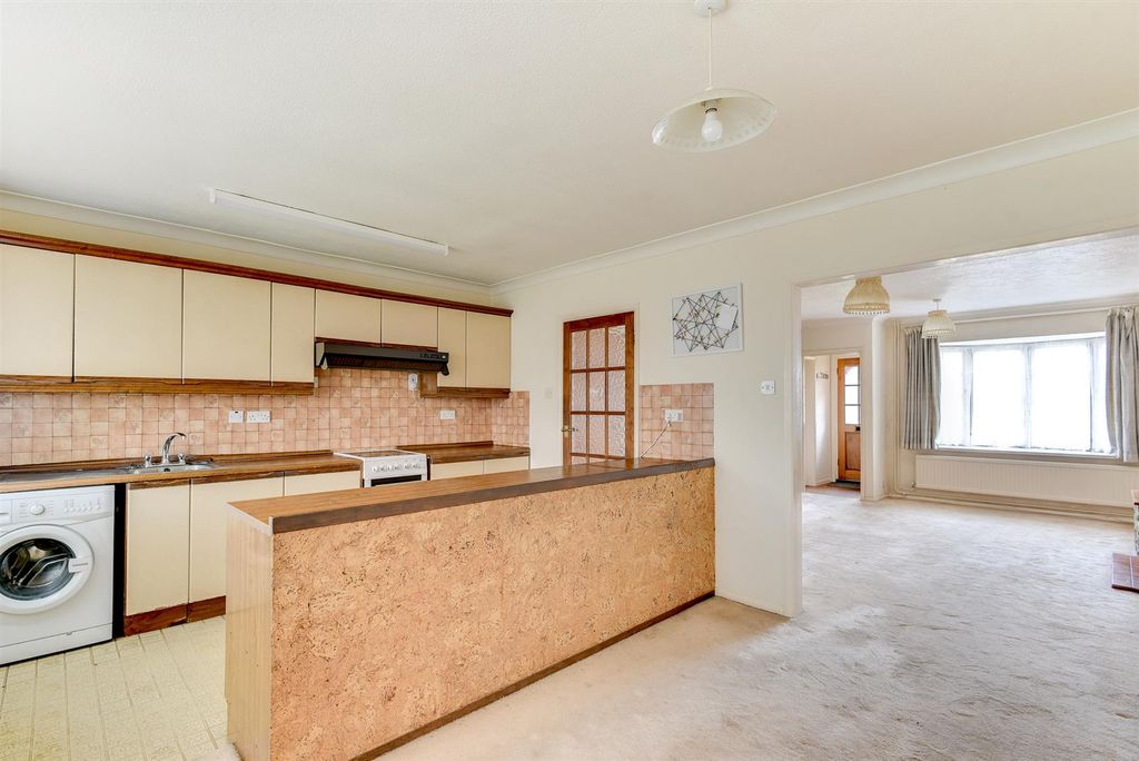 Property photo 3 of 28 For Sale By Aspire Residential | Hurston Close