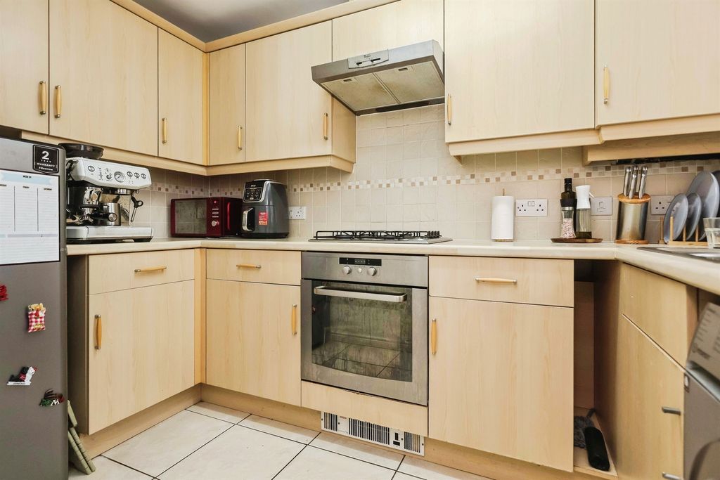 Property photo 2 of 19
