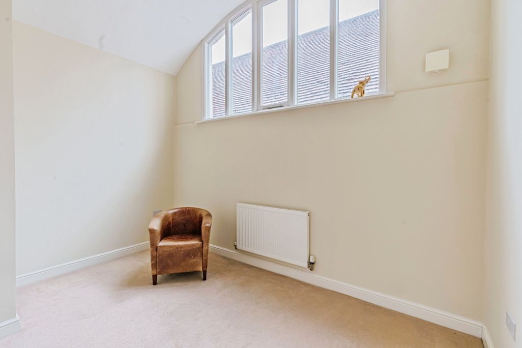 Property photo 3 of 12 Pbox-Img.Jpg