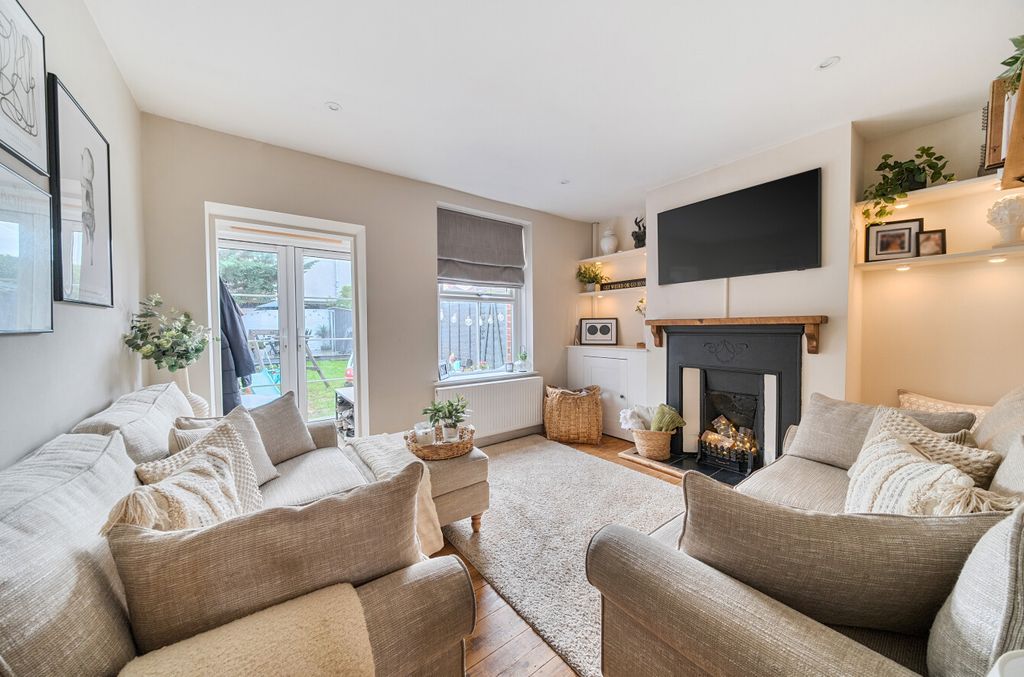 Property photo 2 of 25 1383984-18-692432...