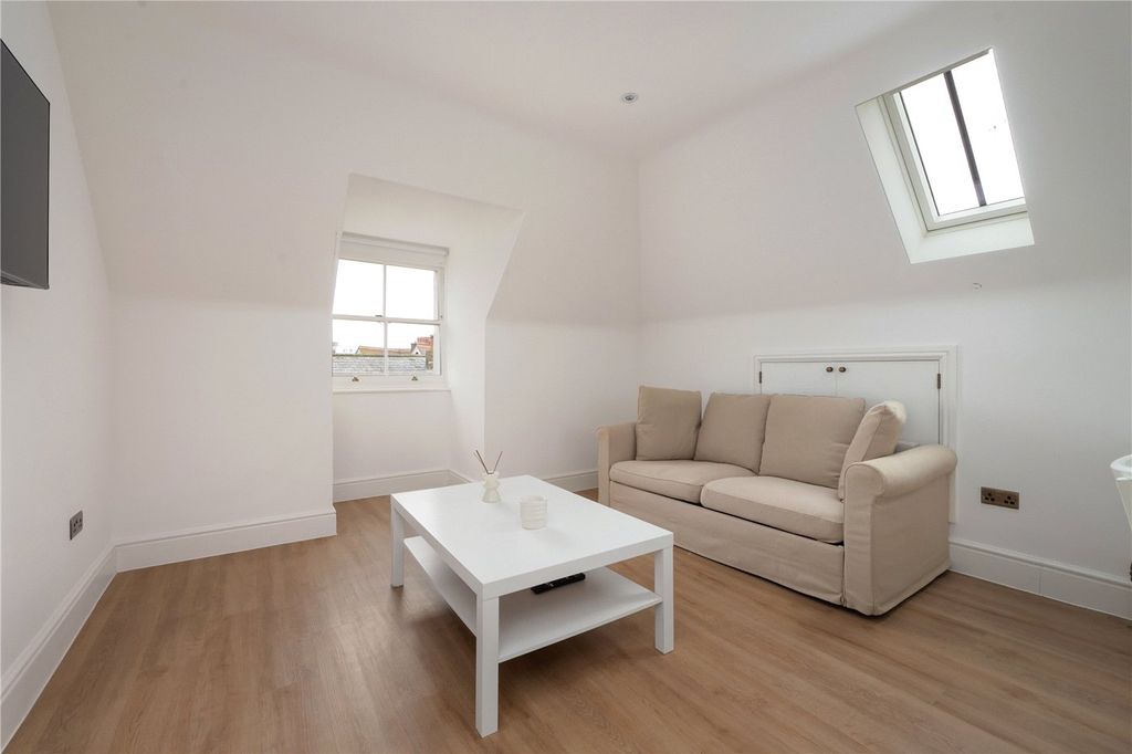 Property photo 2 of 16 Picture No. 26