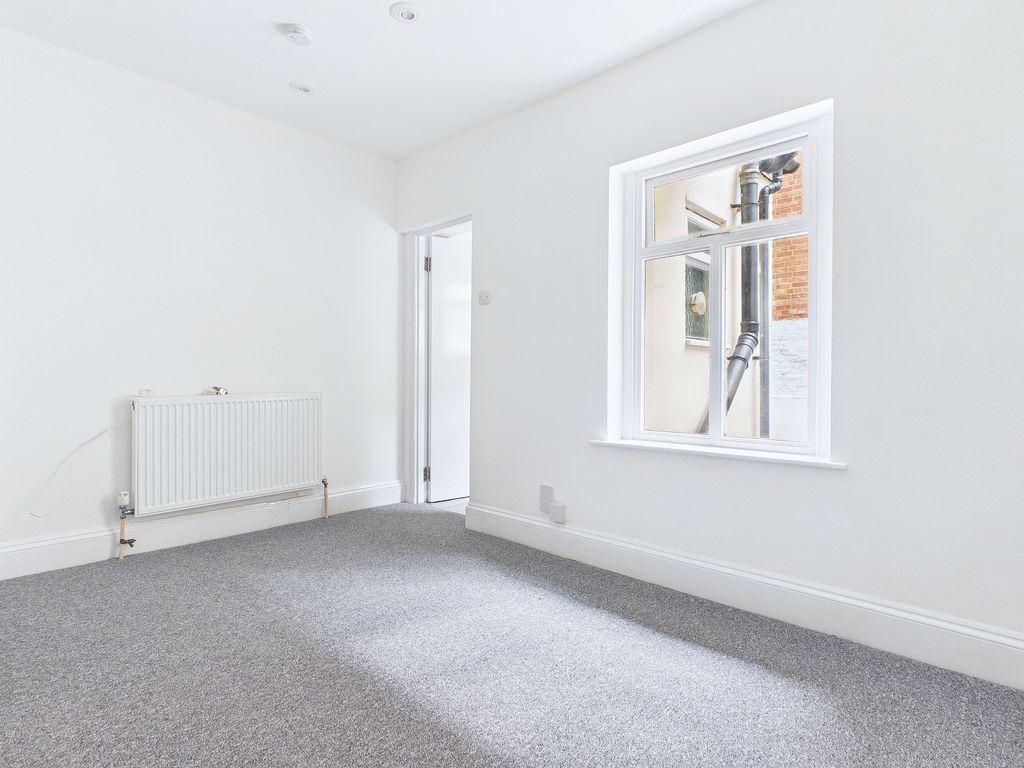 Property photo 2 of 5 Cam03987G0-Pr0350-Still004