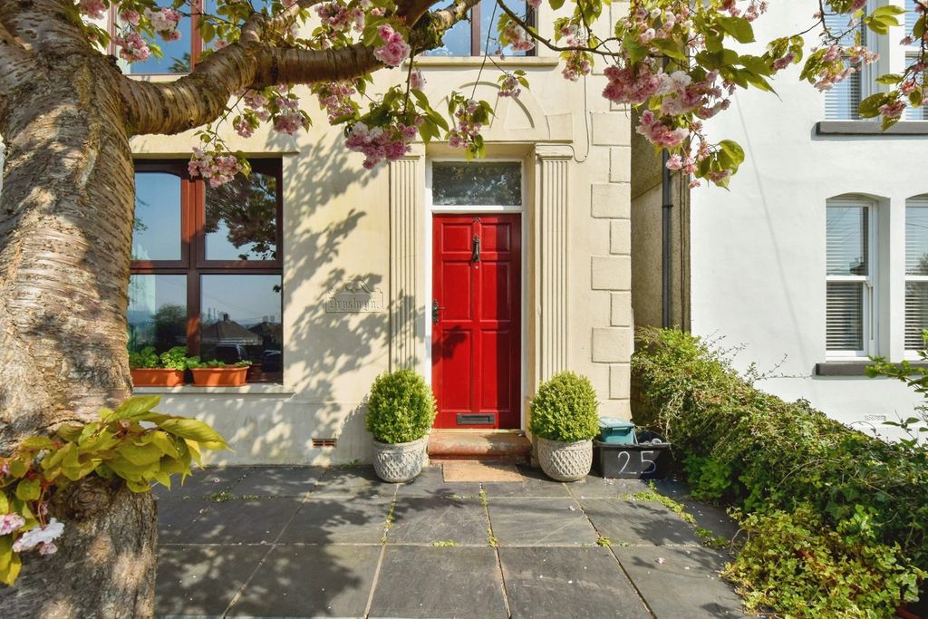 Property photo 2 of 32 Pbox-Img.Jpg
