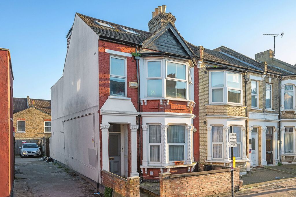 Property photo 1 of 11