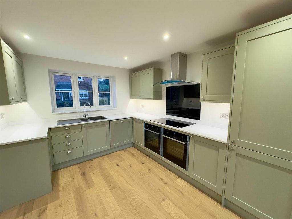 Property photo 3 of 17 Kitchen/Dining Room