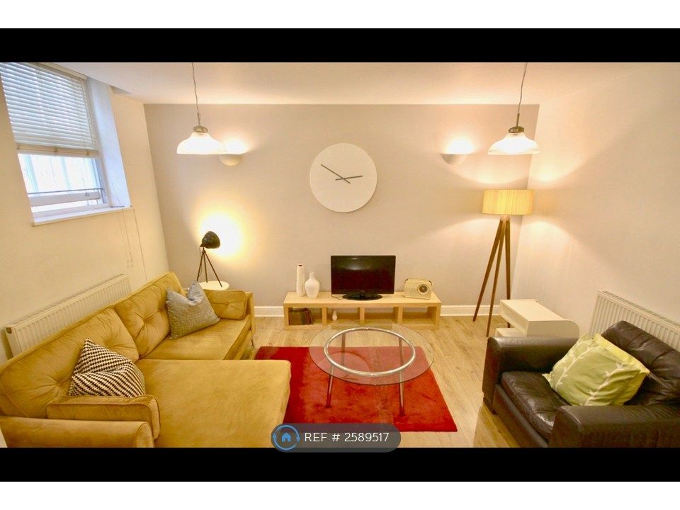 Property photo 1 of 10 Living Room