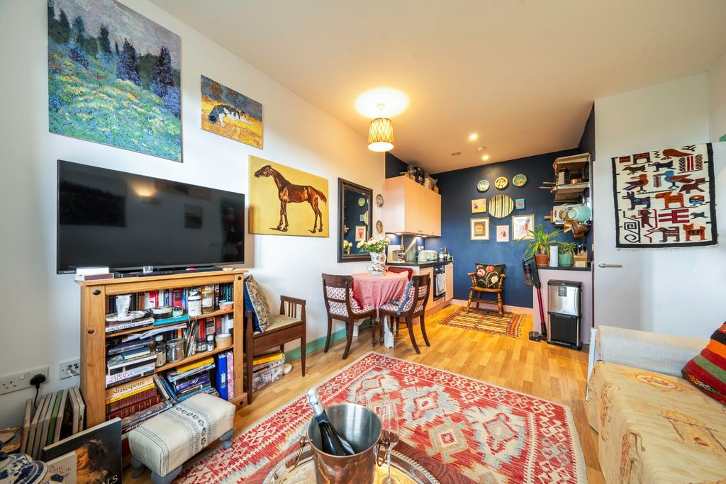 Property photo 2 of 12 3683182