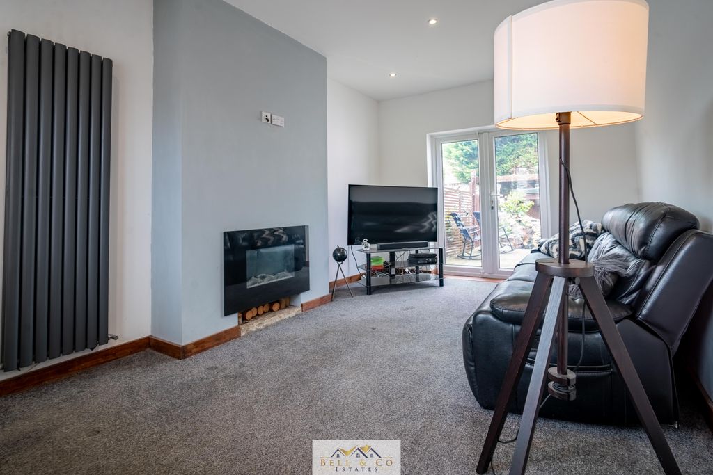 Property photo 2 of 29 Lounge 2