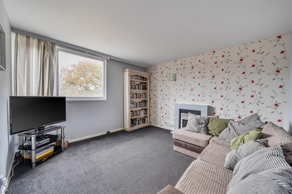 Property photo 3 of 16 Living Room