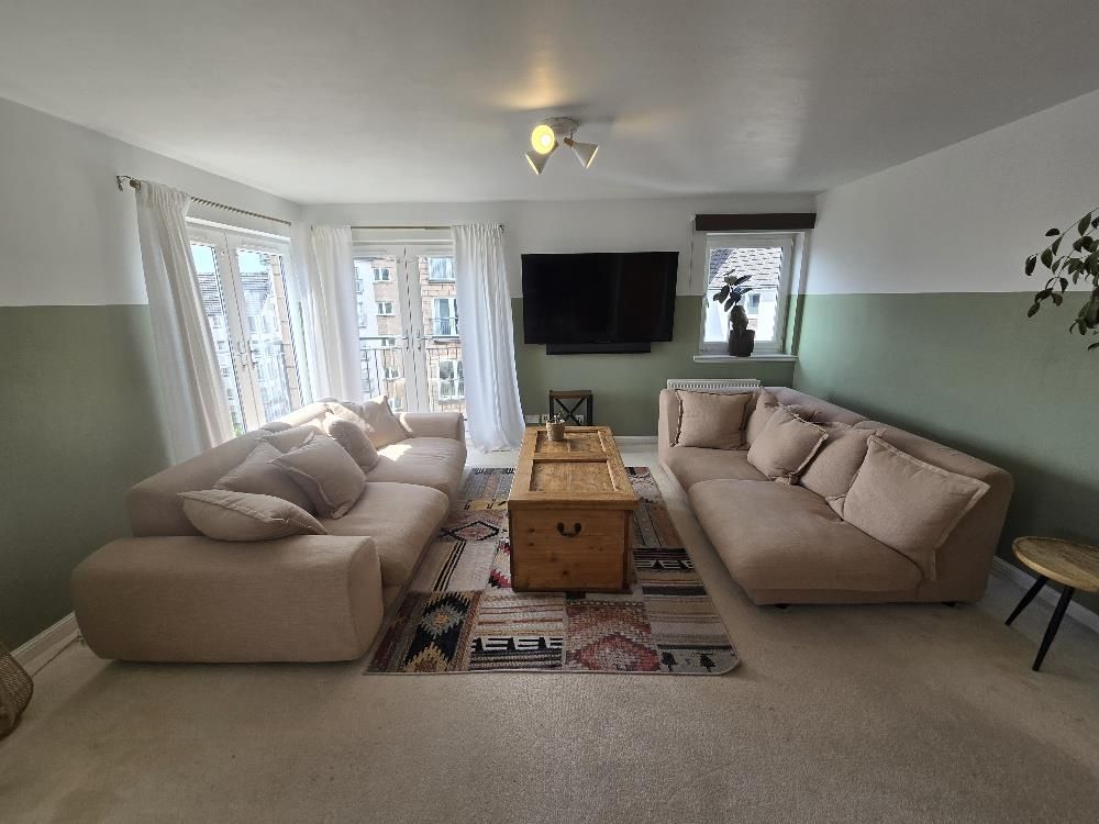 Property photo 1 of 12 Lounge 3