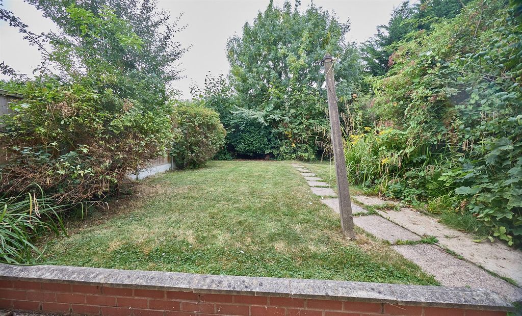 Property photo 2 of 9 Outside