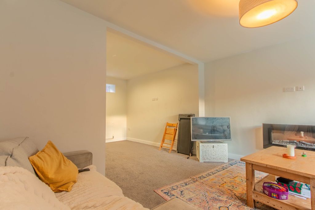 Property photo 3 of 21 Picture No. 04