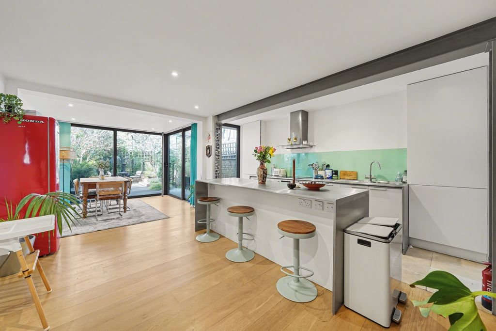 Property photo 3 of 21 4993055