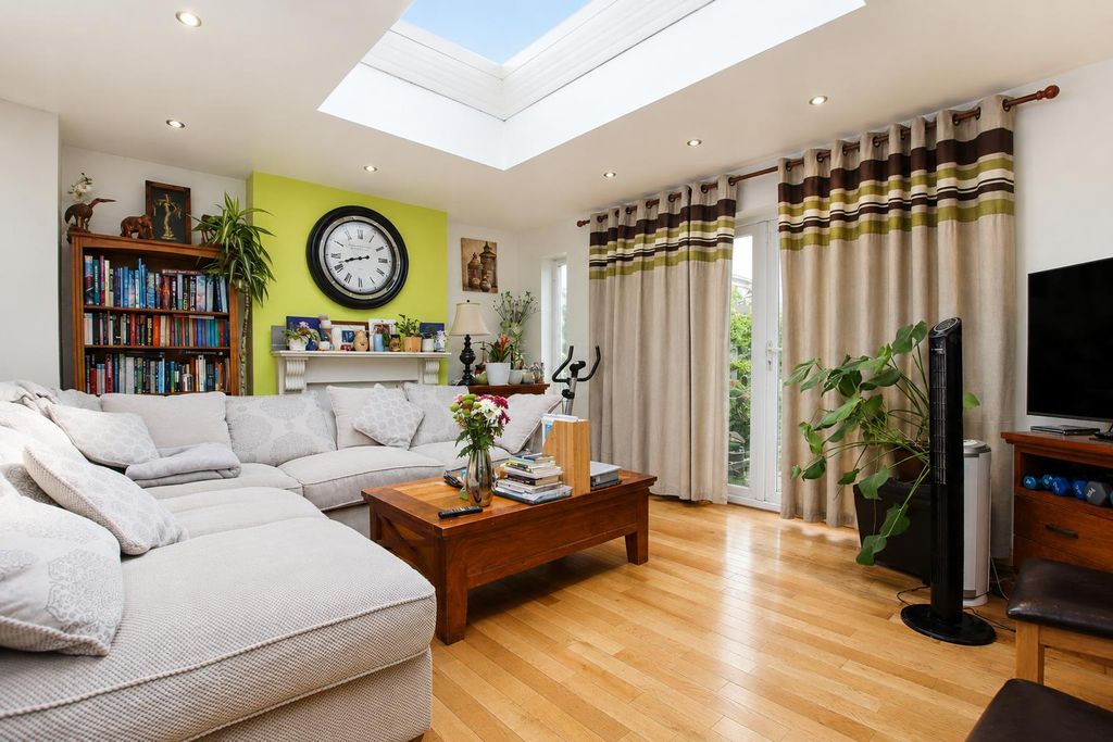 Property photo 2 of 11 1E74F706-9d28-40E5-Bc9B-1406Db7797B9.Png
