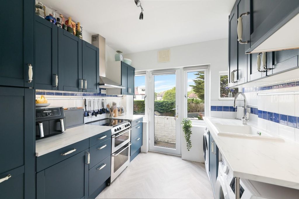 Property photo 3 of 13 The Spinney, (9).Jpg