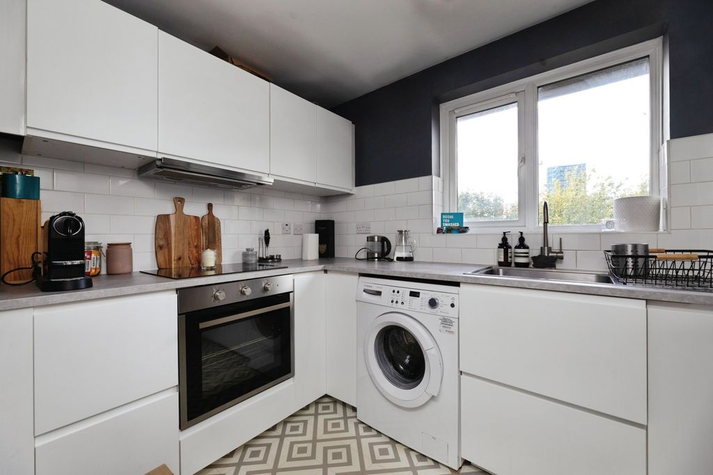 Property photo 3 of 8 Pbox-Img.Jpg