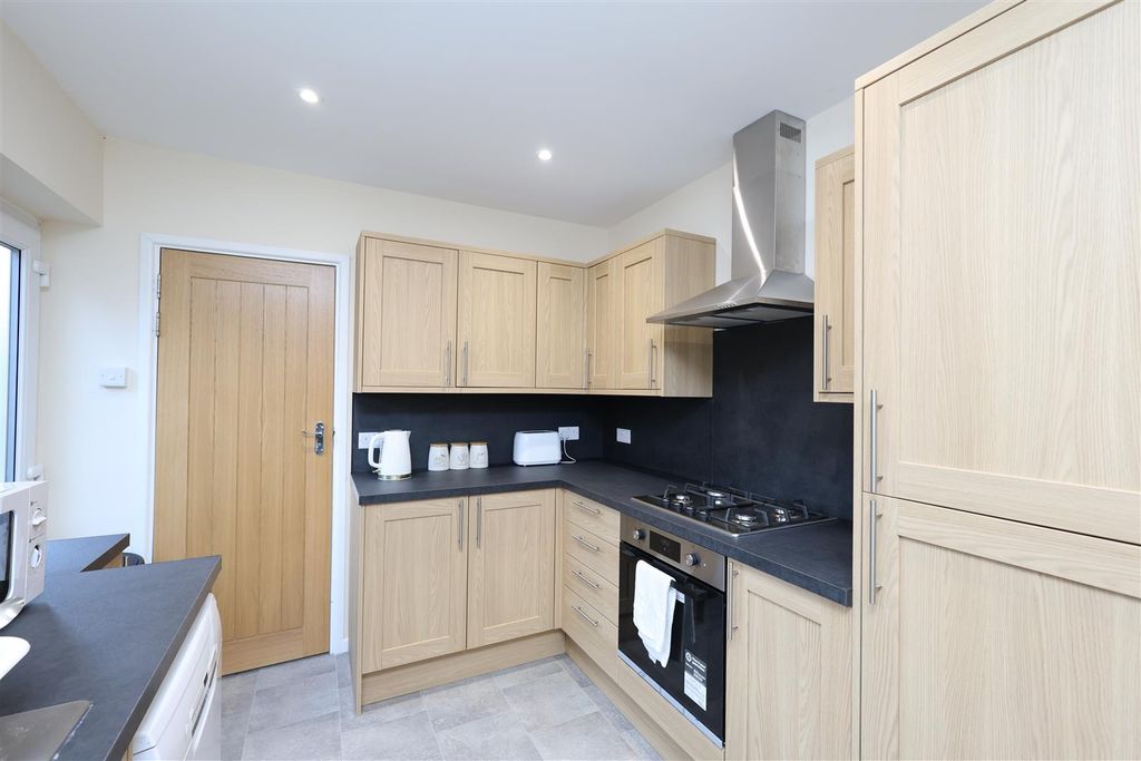 Property photo 3 of 17 Kitchen