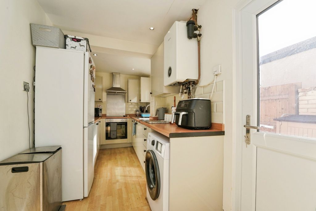 Property photo 2 of 17 Kitchen