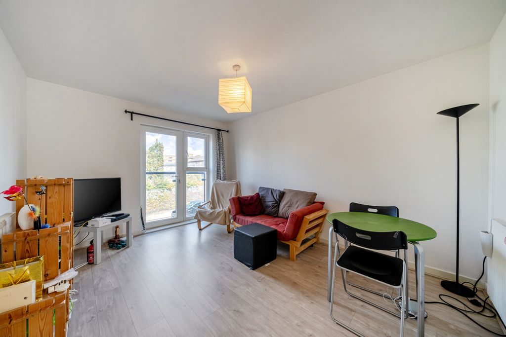 Property photo 1 of 12 1528038-10-6Abe5B...