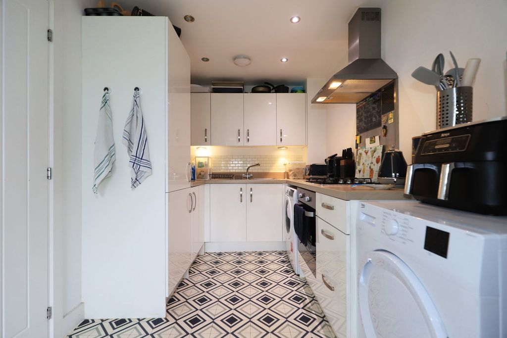 Property photo 2 of 24