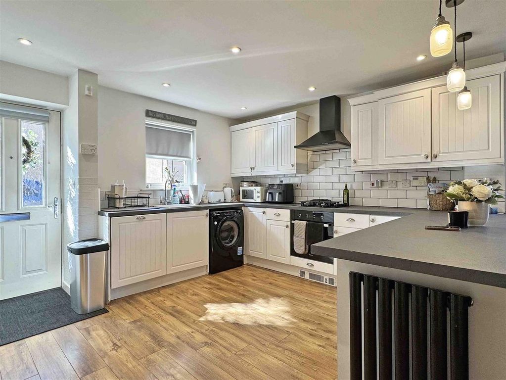 Property photo 2 of 21 Kitchen.Jpg