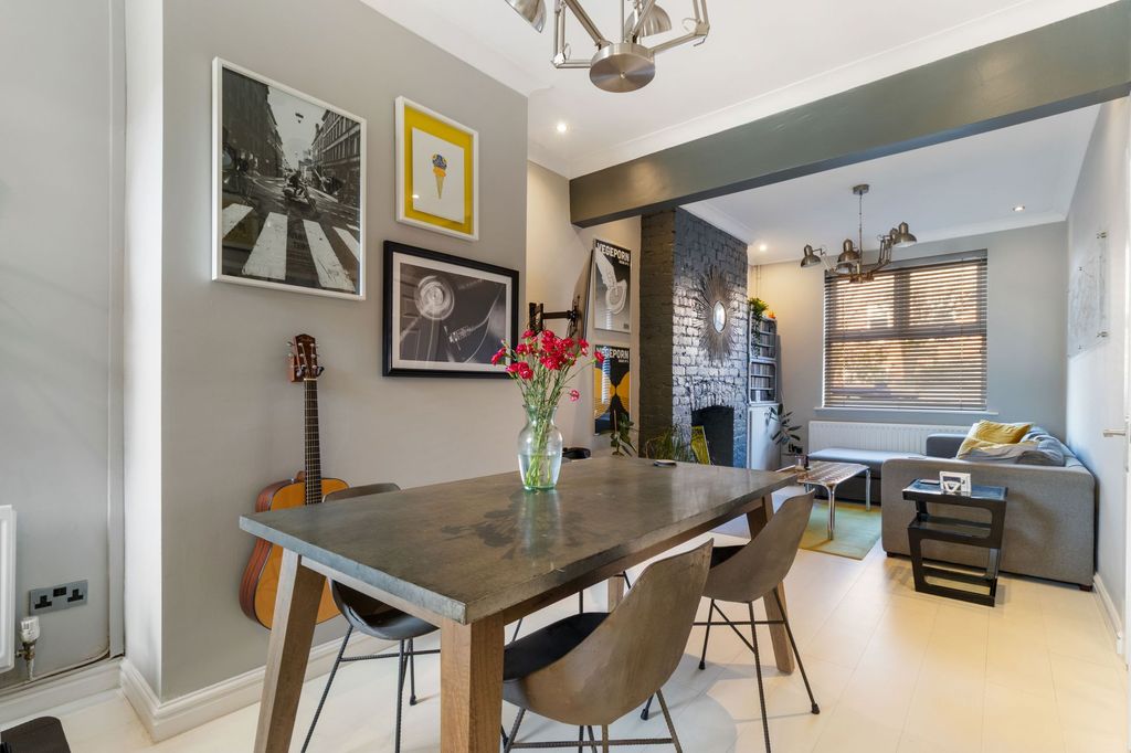 Property photo 3 of 18