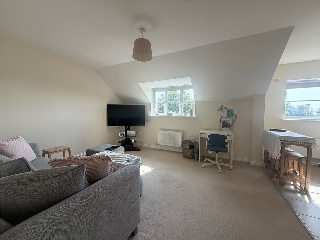 Property photo 3 of 8 Picture No. 01