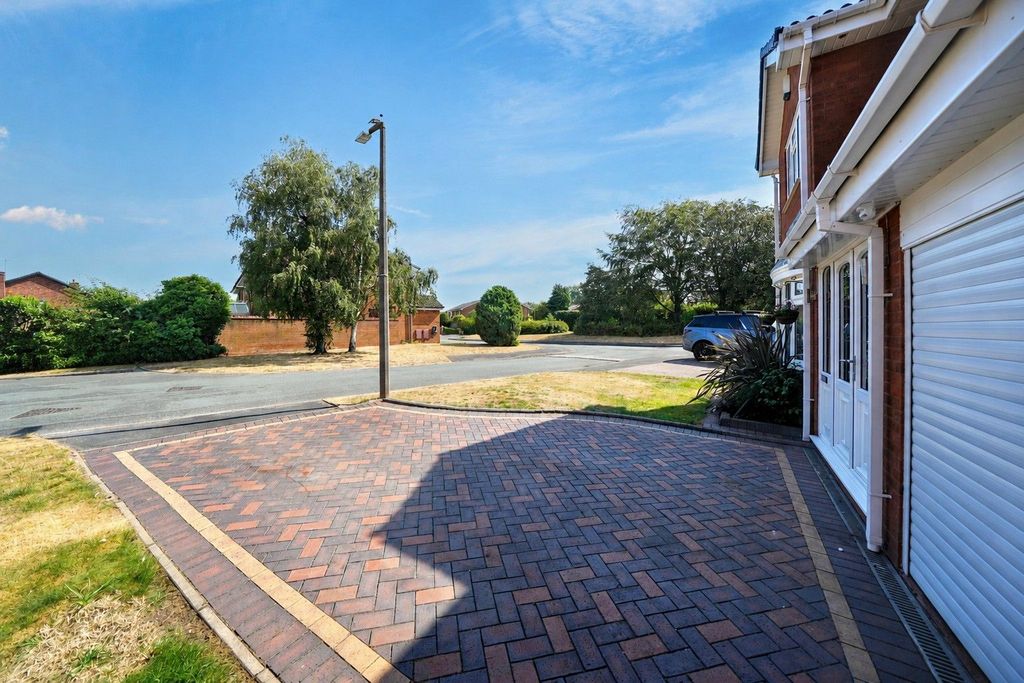 Property photo 2 of 70