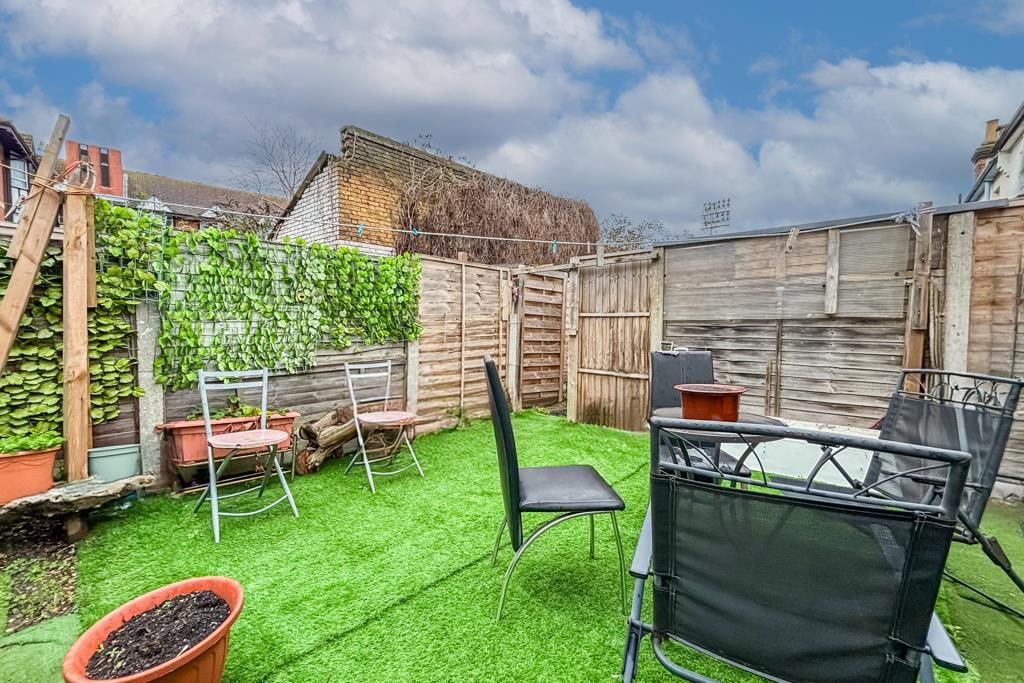 Property photo 1 of 6 Garden