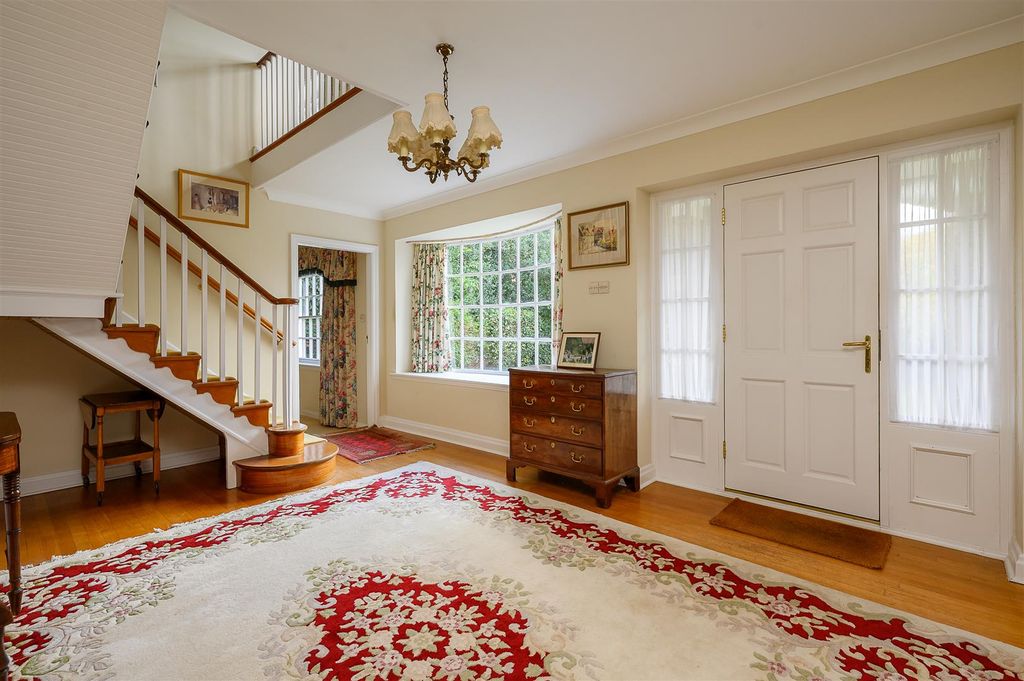 Property photo 2 of 25 Hallway